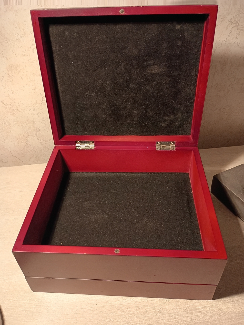 Red Wine Accessory Gift Set - Red - Picture 2 of 11